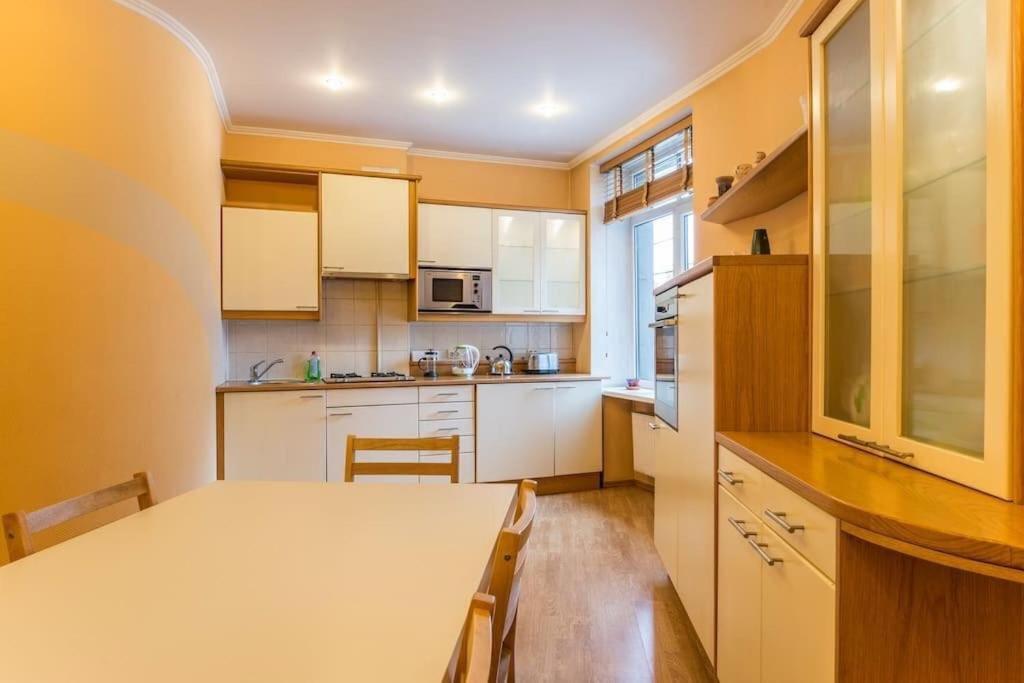 Old Town Apartment Next To Saint Peter'S Church Riga Buitenkant foto