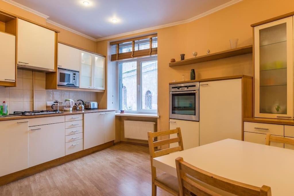 Old Town Apartment Next To Saint Peter'S Church Riga Buitenkant foto