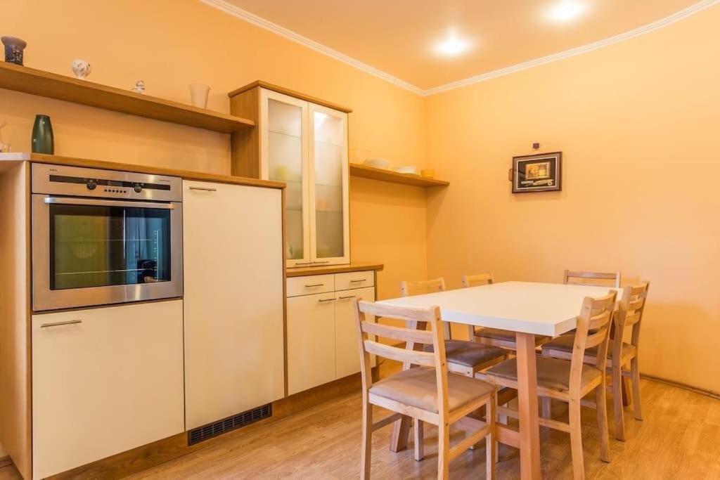 Old Town Apartment Next To Saint Peter'S Church Riga Buitenkant foto